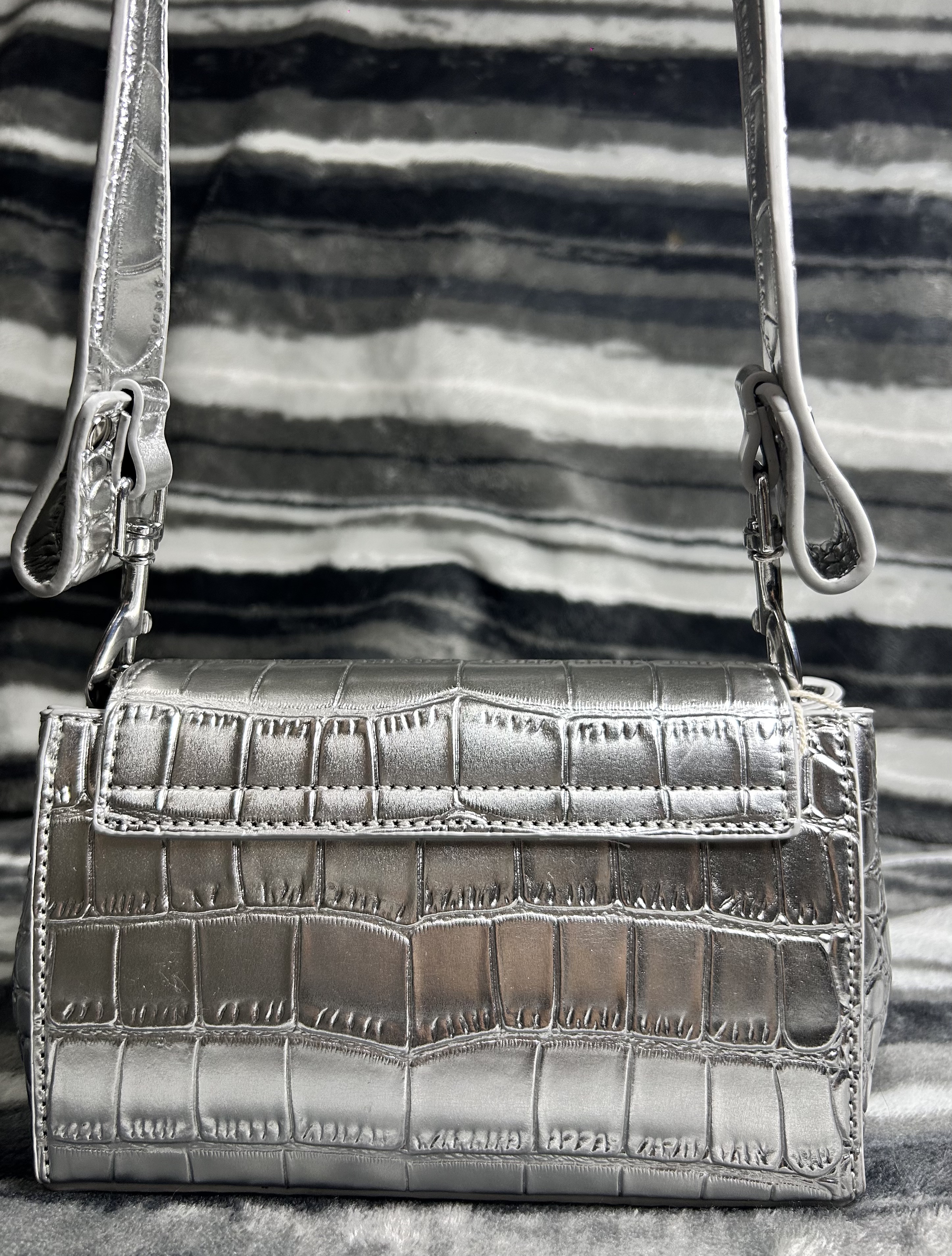 25新款鳄鱼纹法棍包单肩腋下包女包漆面手提包小方包手挎包