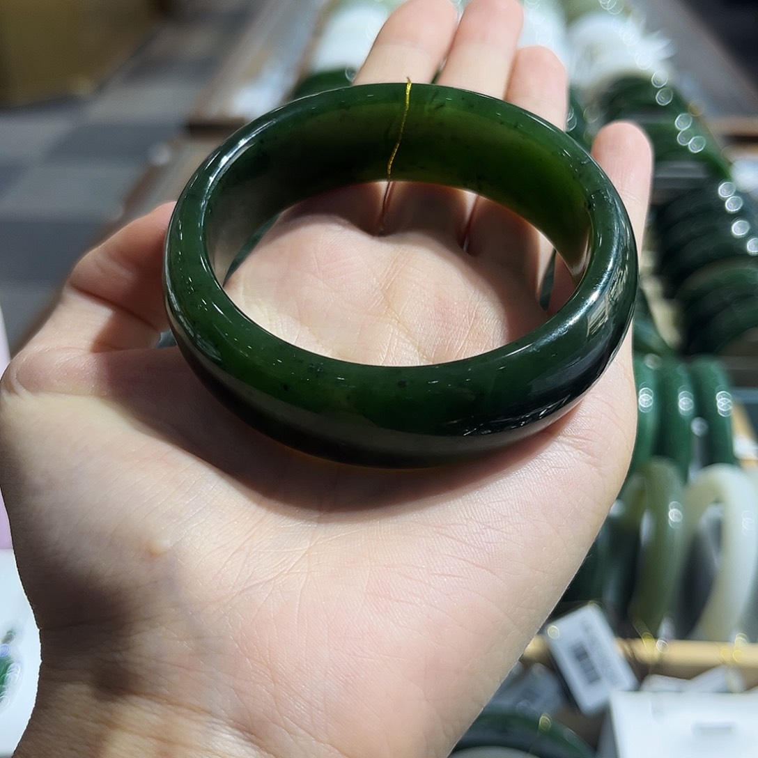 三***人和田玉手镯未镶嵌