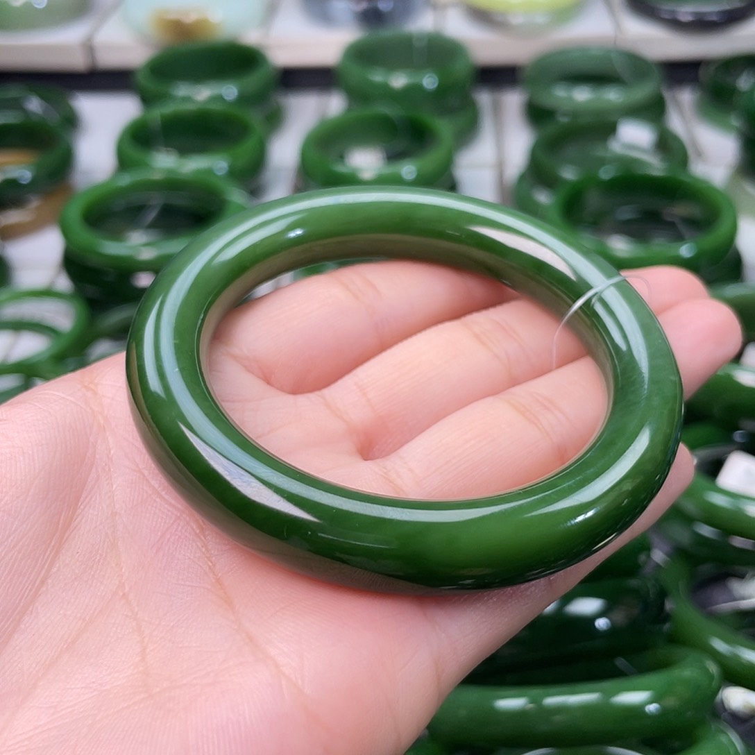 和田玉（碧玉）未镶嵌手镯
