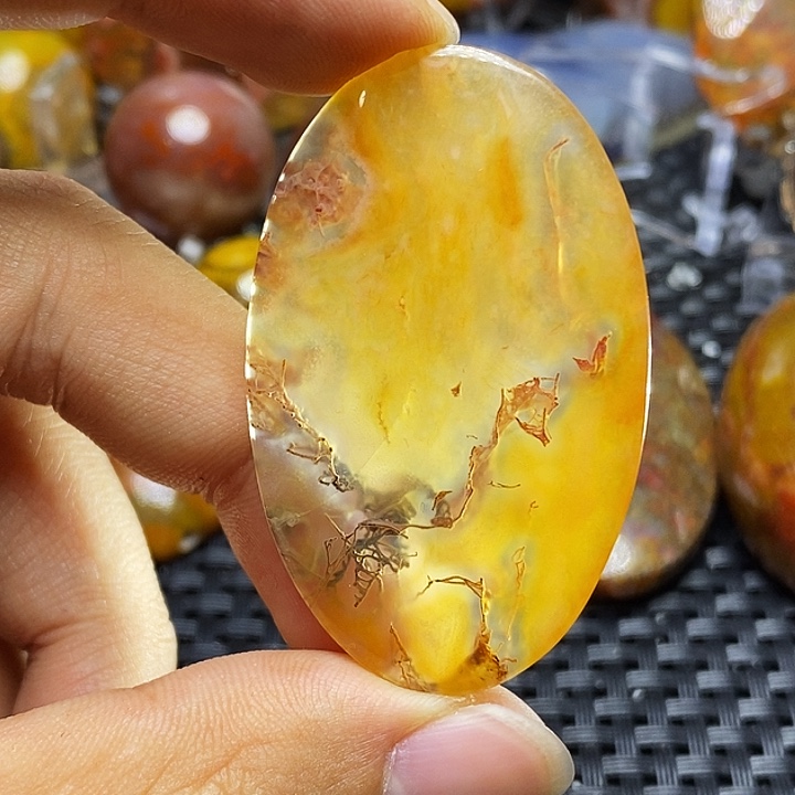 李***发玛瑙/玉髓未镶嵌颈饰