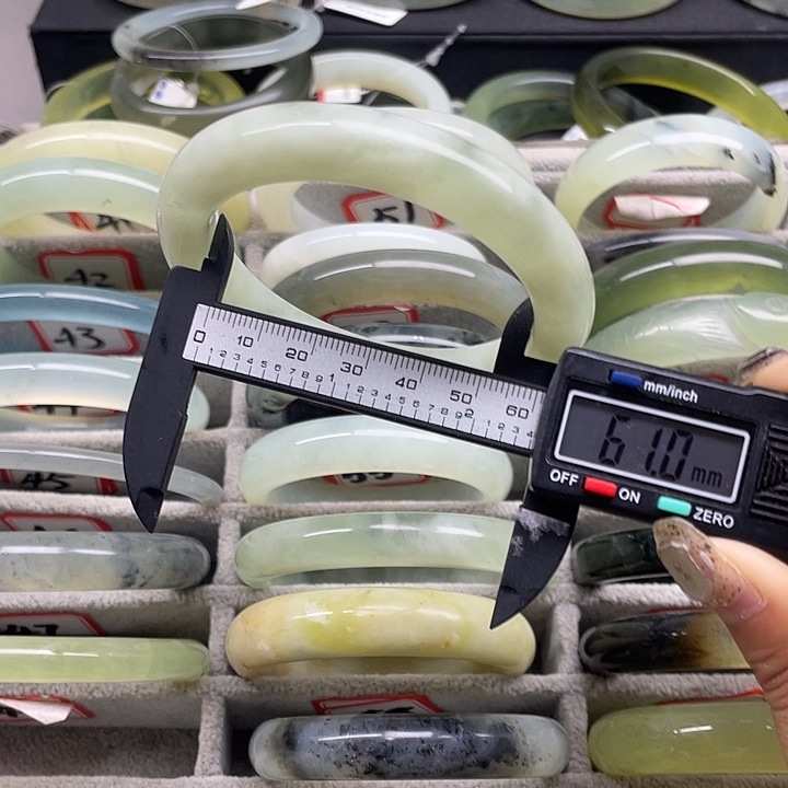 蛇纹石玉未镶嵌手镯48