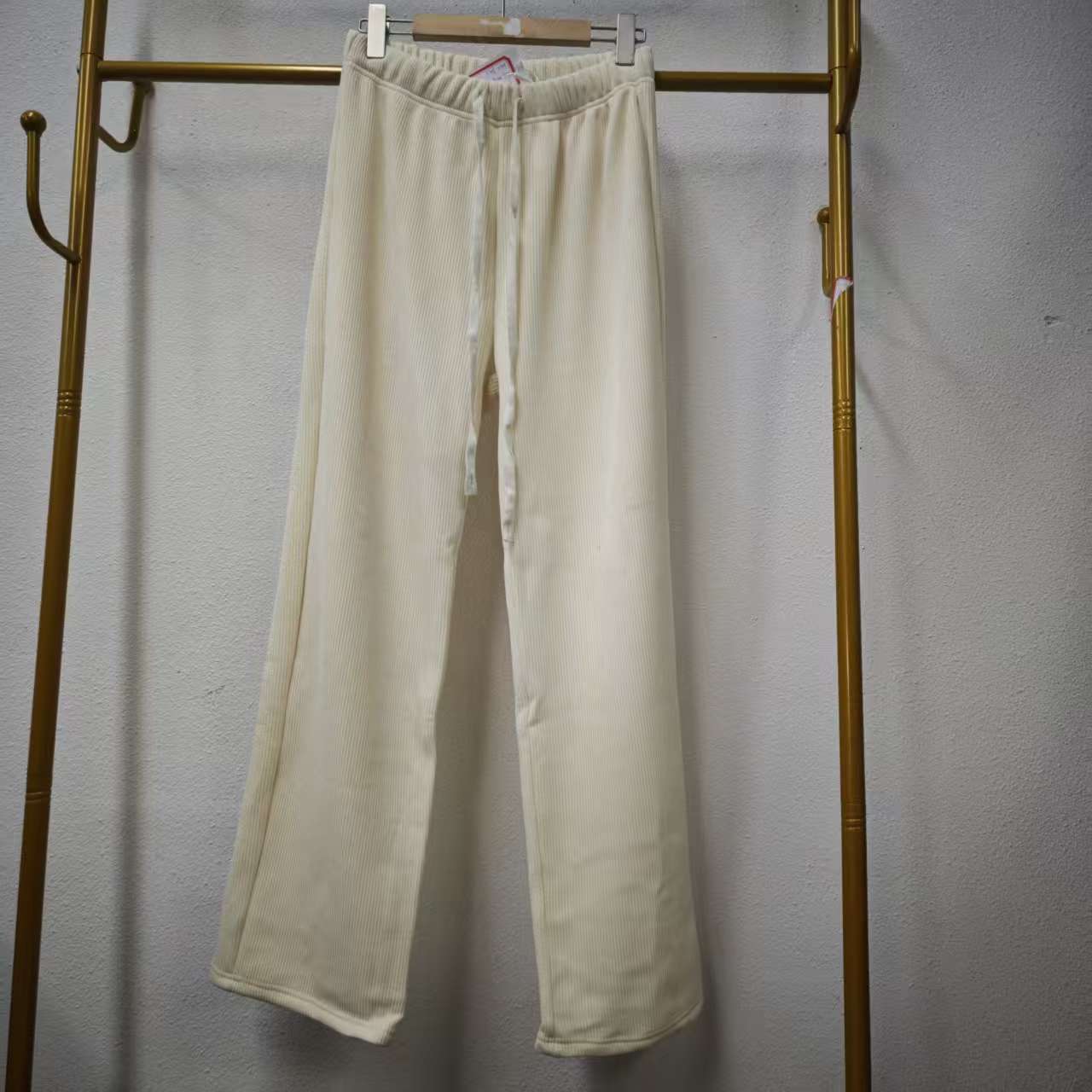 唯琳剪标  7仓H1-6-0240款  白色加长加绒直筒休闲裤