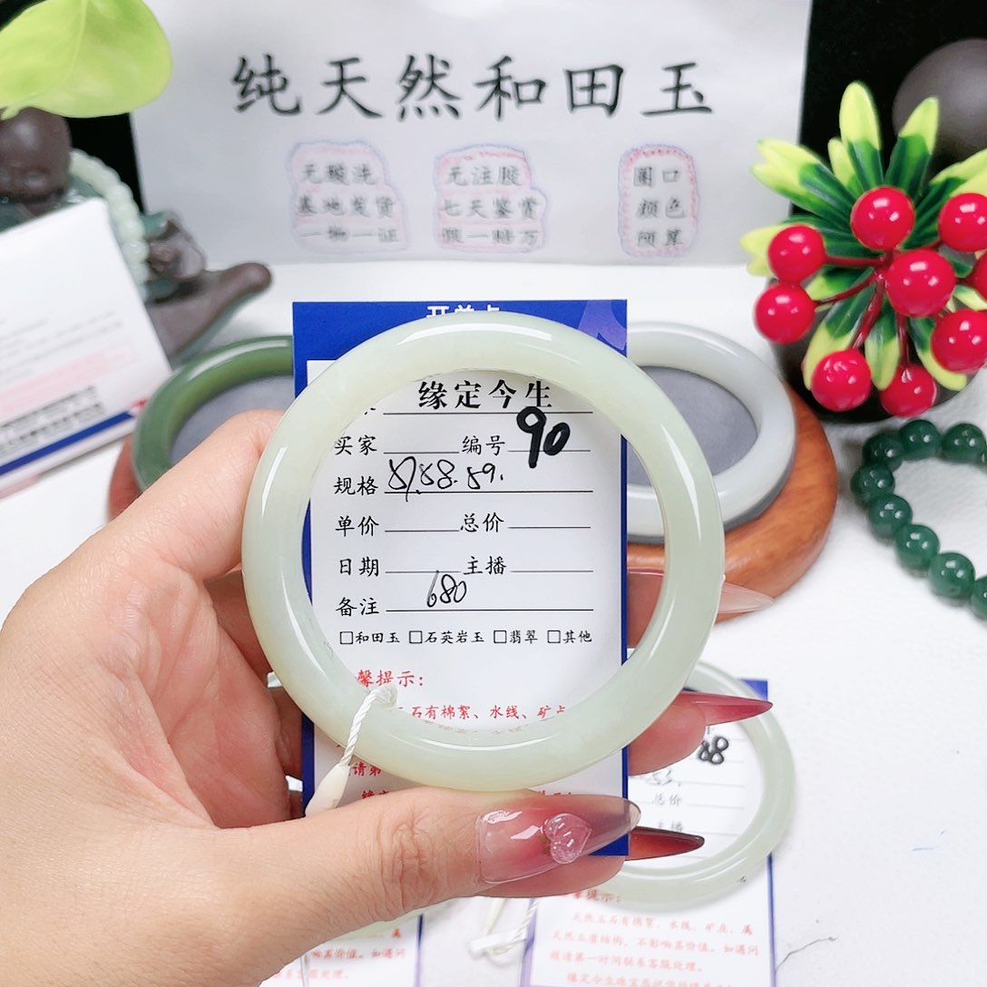 和田玉手镯未镶嵌