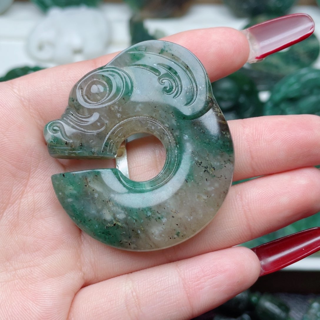 独山玉颈饰未镶嵌小****雨