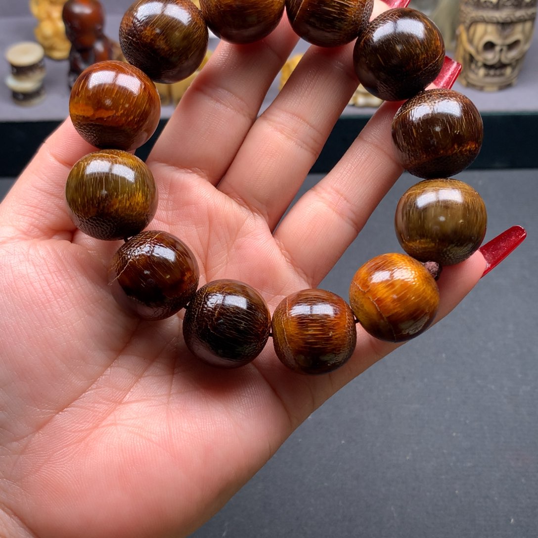 驼骨把件好看牛角鱼子纹