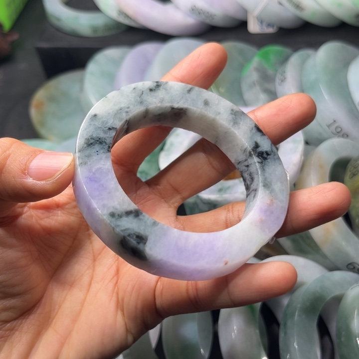 定制翡翠未镶嵌翡翠手镯