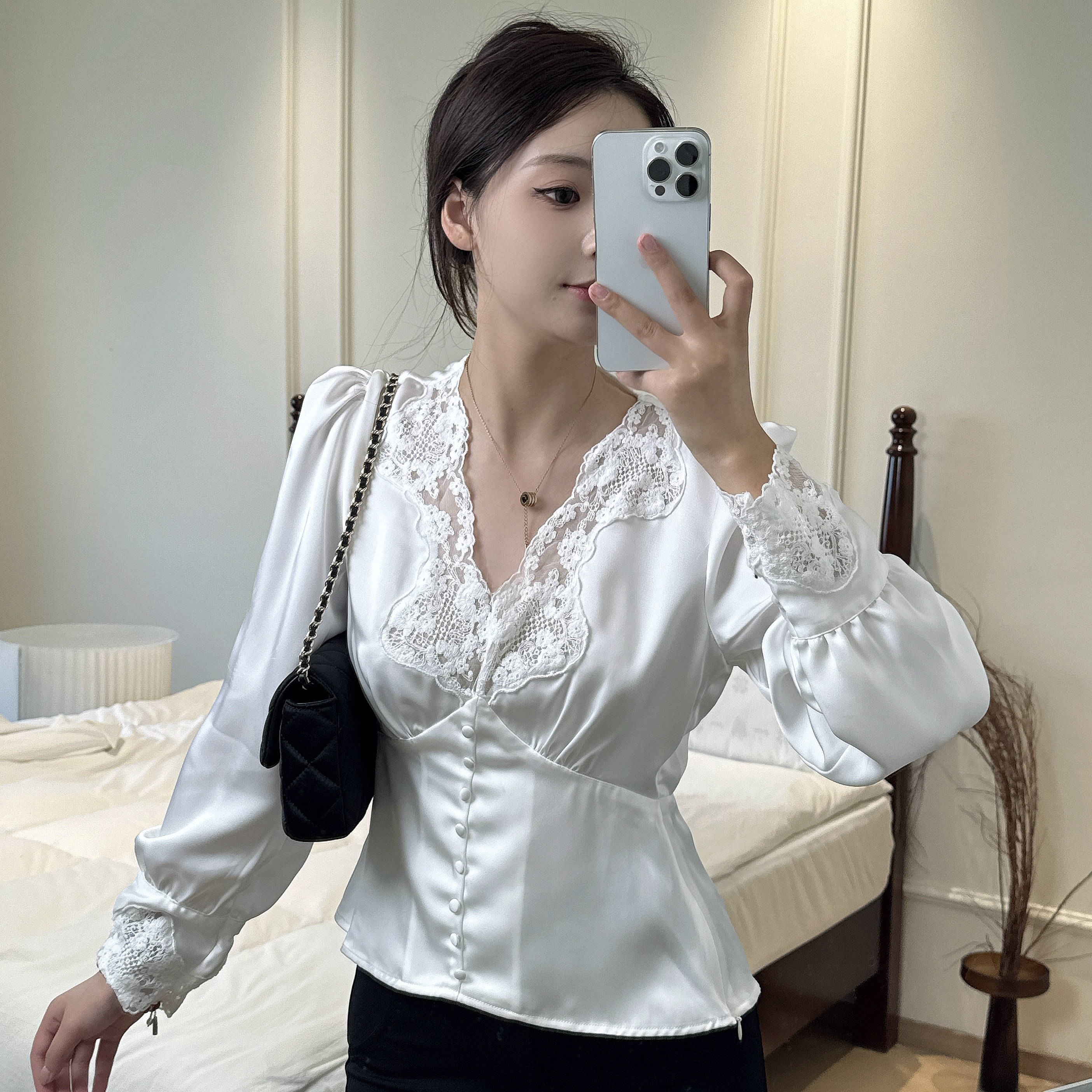 BLZ【婚纱上衣】尤来特法式慵懒感垂顺感蕾丝刺绣气质衬衫女-8793