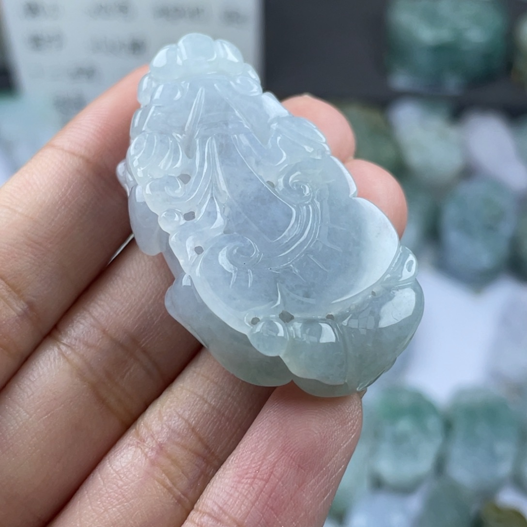 翡翠未镶嵌颈饰貔貅