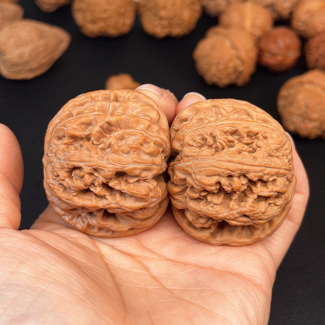 文玩核桃吊坠大粗筋球46尺。 无刀修