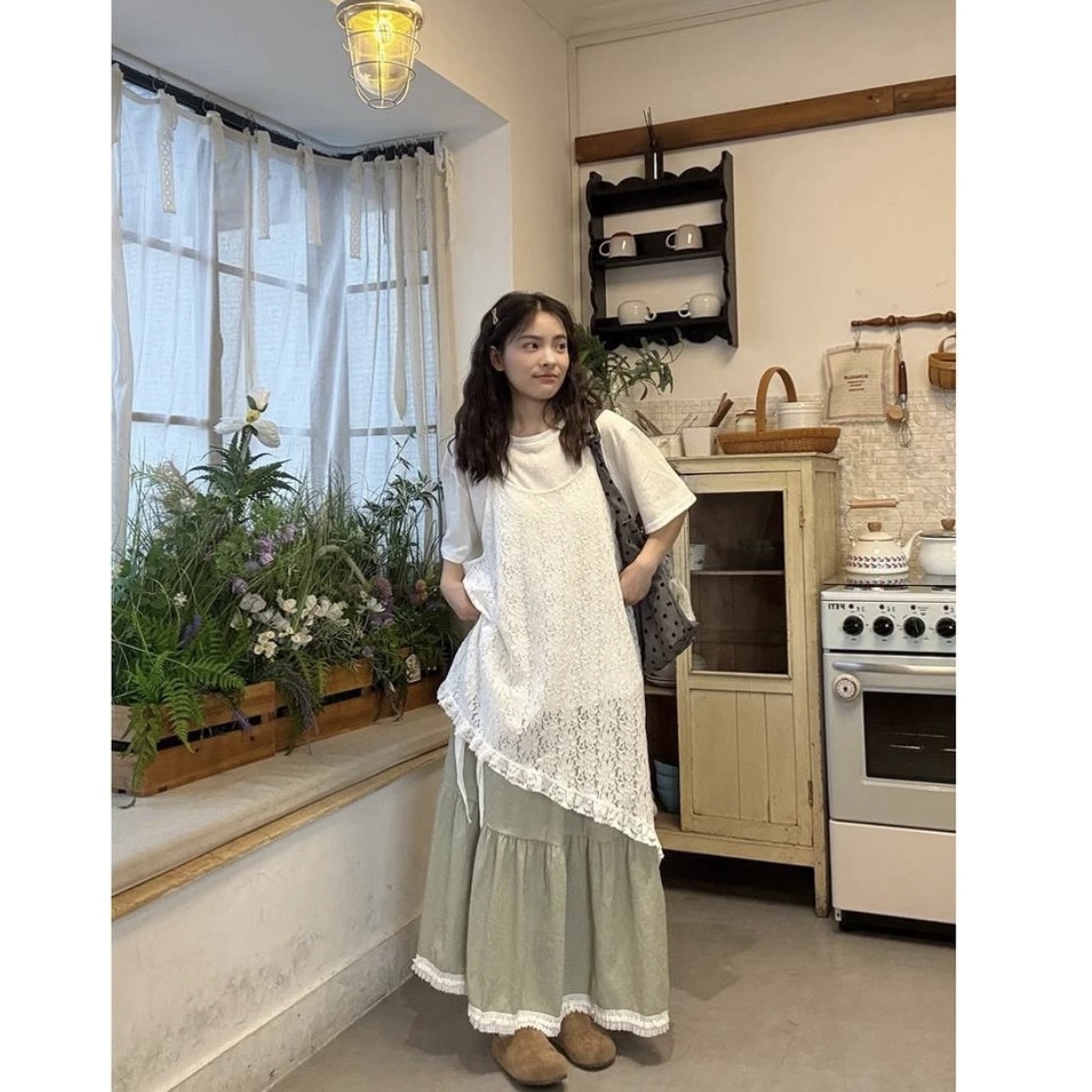 2025夏新款海边度假蕾丝花边吊带连衣裙温柔风宽松不规则裙子女