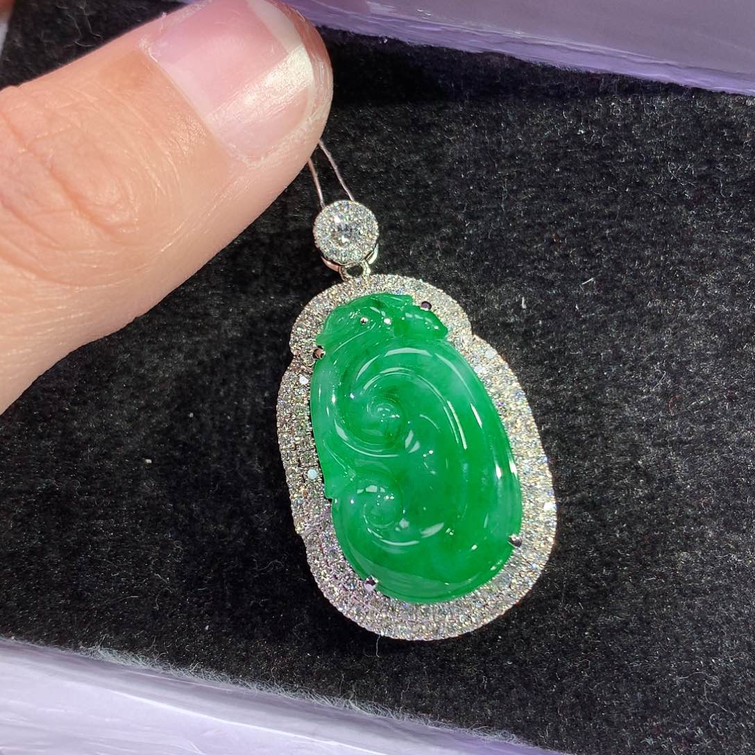 翡翠吊坠(赠链)18K金镶嵌