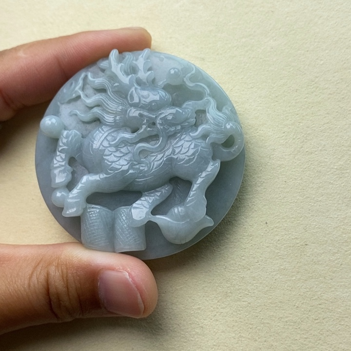 翡翠未镶嵌颈饰麒麟204