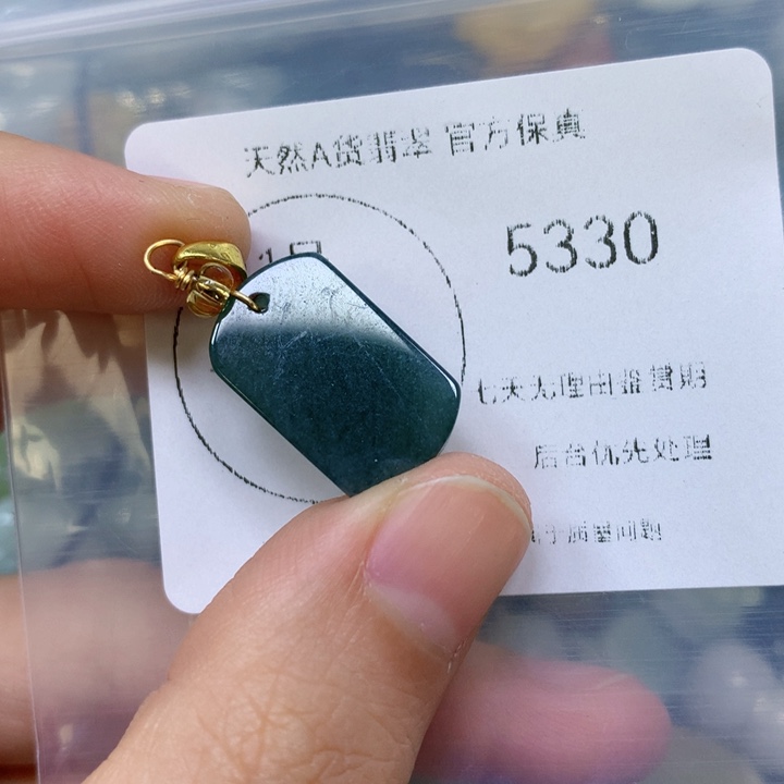 翡翠挂件未镶嵌翡翠