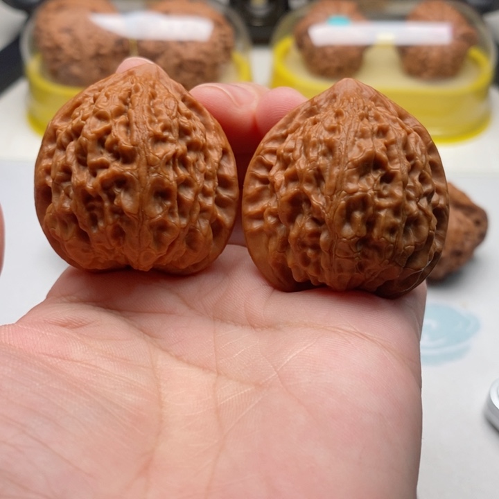 文玩核桃吊坠39金牛