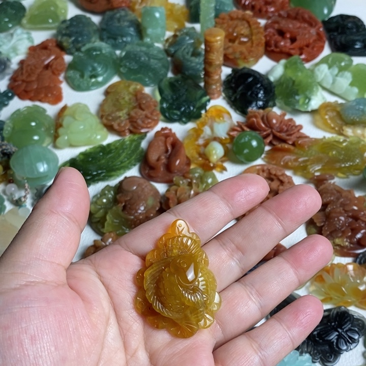 蛇纹石玉颈饰未镶嵌