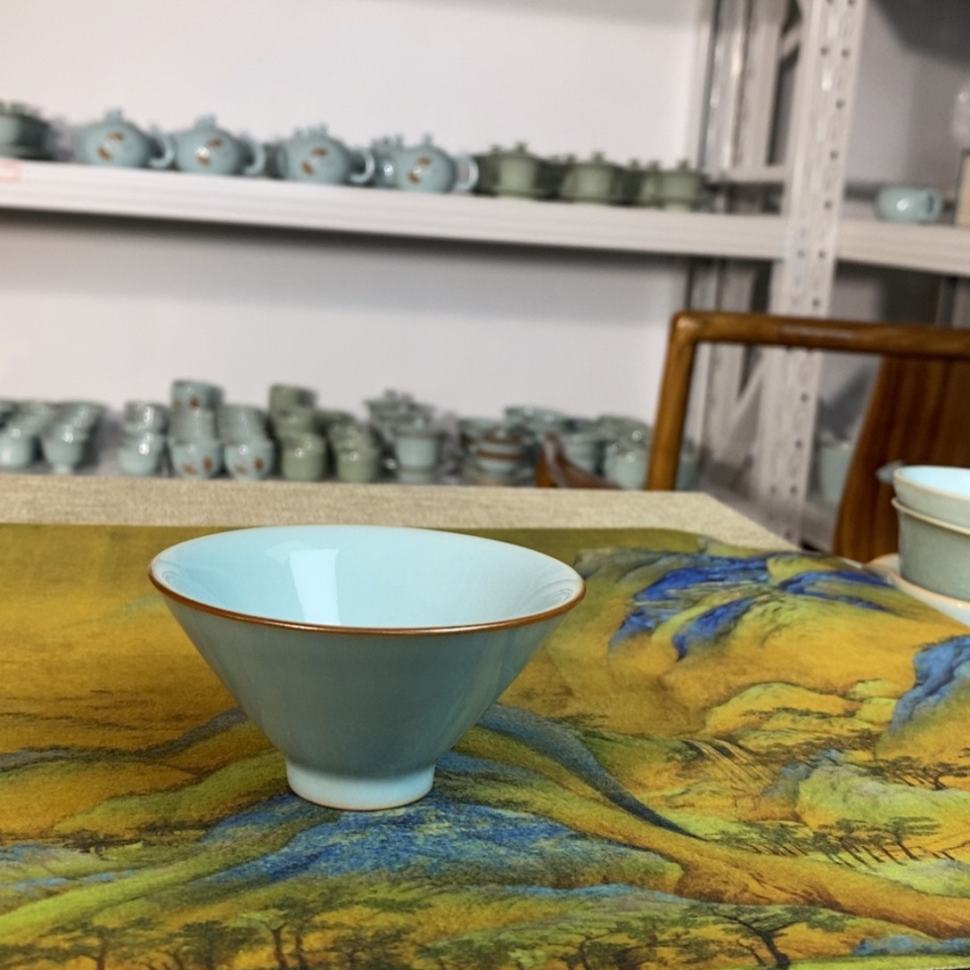 【闪购商品】天青斗笠杯微微瑕。。。。。。。