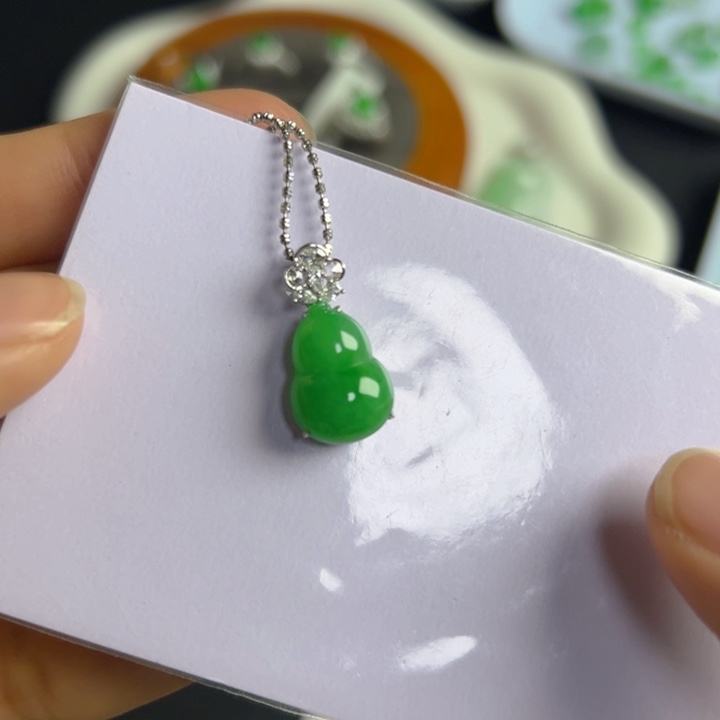 翡翠颈饰18K金镶嵌葫芦