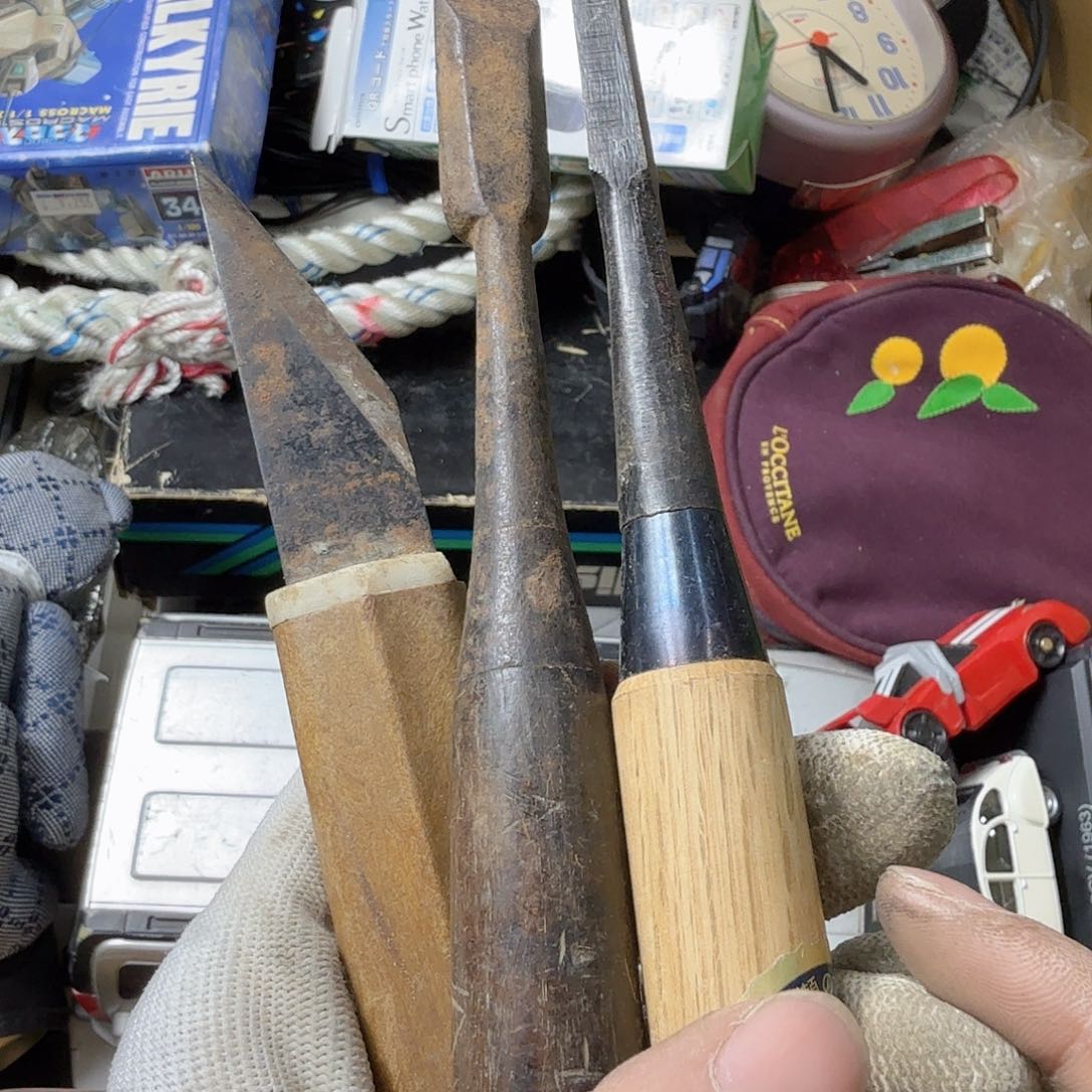 轻***饰中古商品，瑕疵品，不保好坏。388