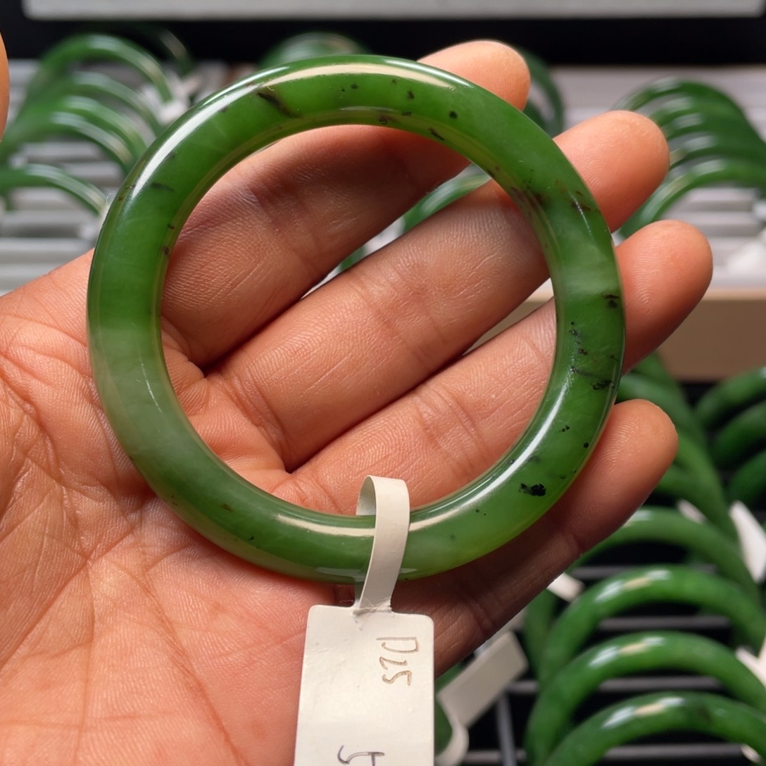 和田玉（碧玉）手镯未镶嵌瑕疵款