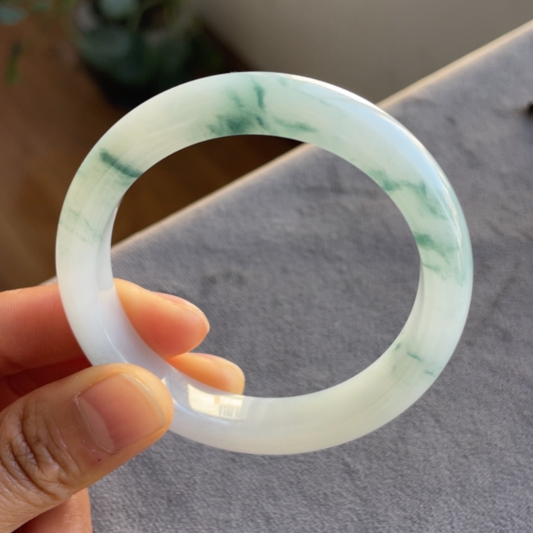 翡翠未镶嵌手镯飘花