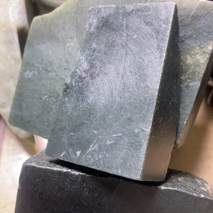 透闪石质玉未镶嵌珠宝半成品