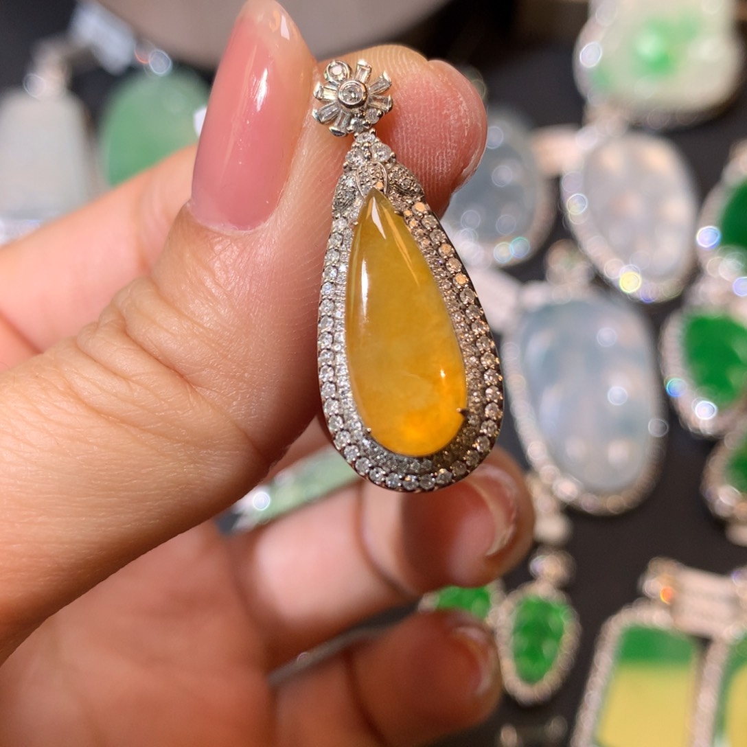 翡翠吊坠(不含链)18K金镶嵌