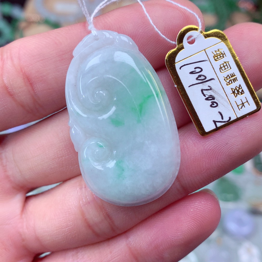 翡翠颈饰未镶嵌翡翠吊坠