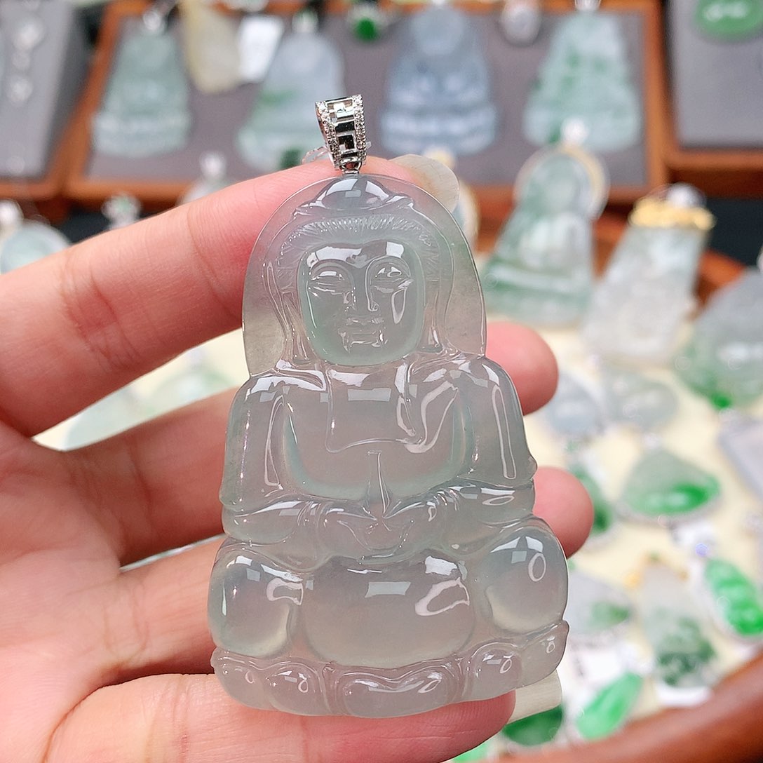 颈饰18K金镶嵌翡翠观音