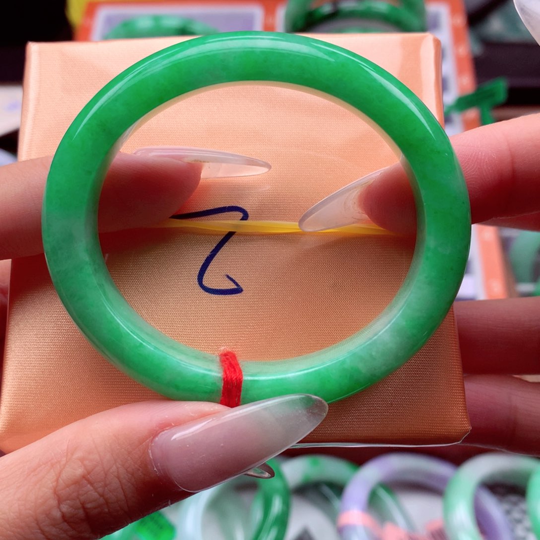 翡翠未镶嵌手镯翡翠