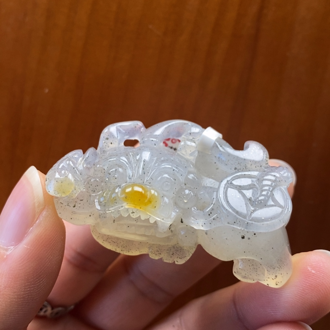 石英质玉（黄龙玉）未镶嵌颈饰