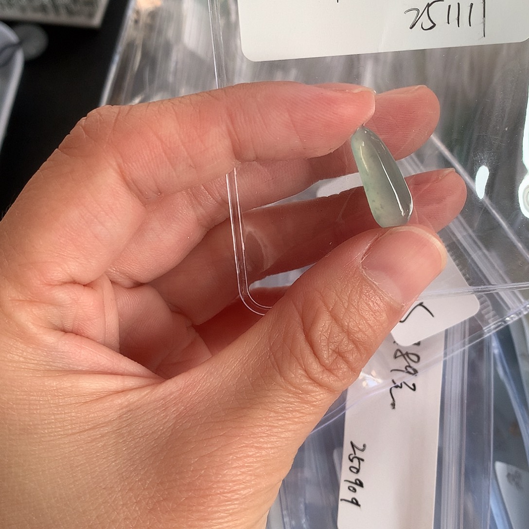 翡翠未镶嵌颈饰瓜