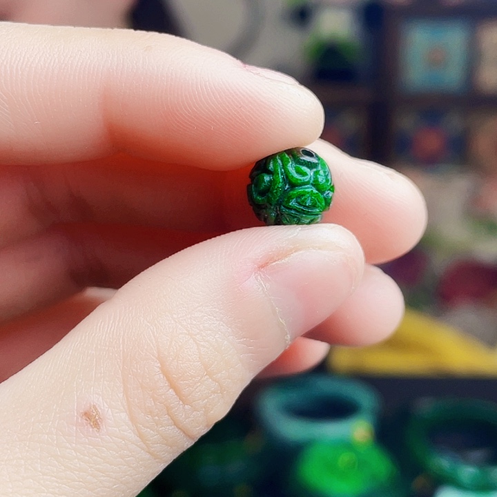 翡翠未镶嵌颈饰多样性