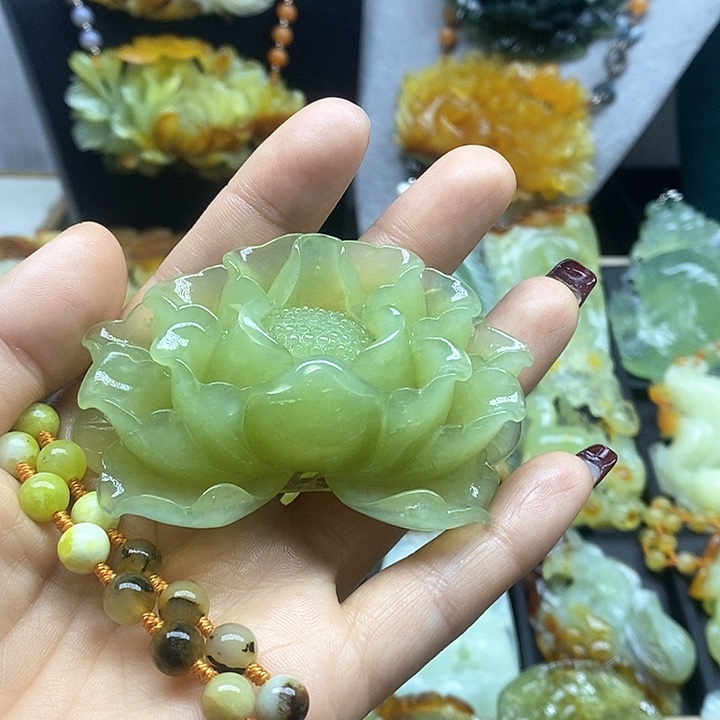 蛇纹石玉挂件未镶嵌段****兔