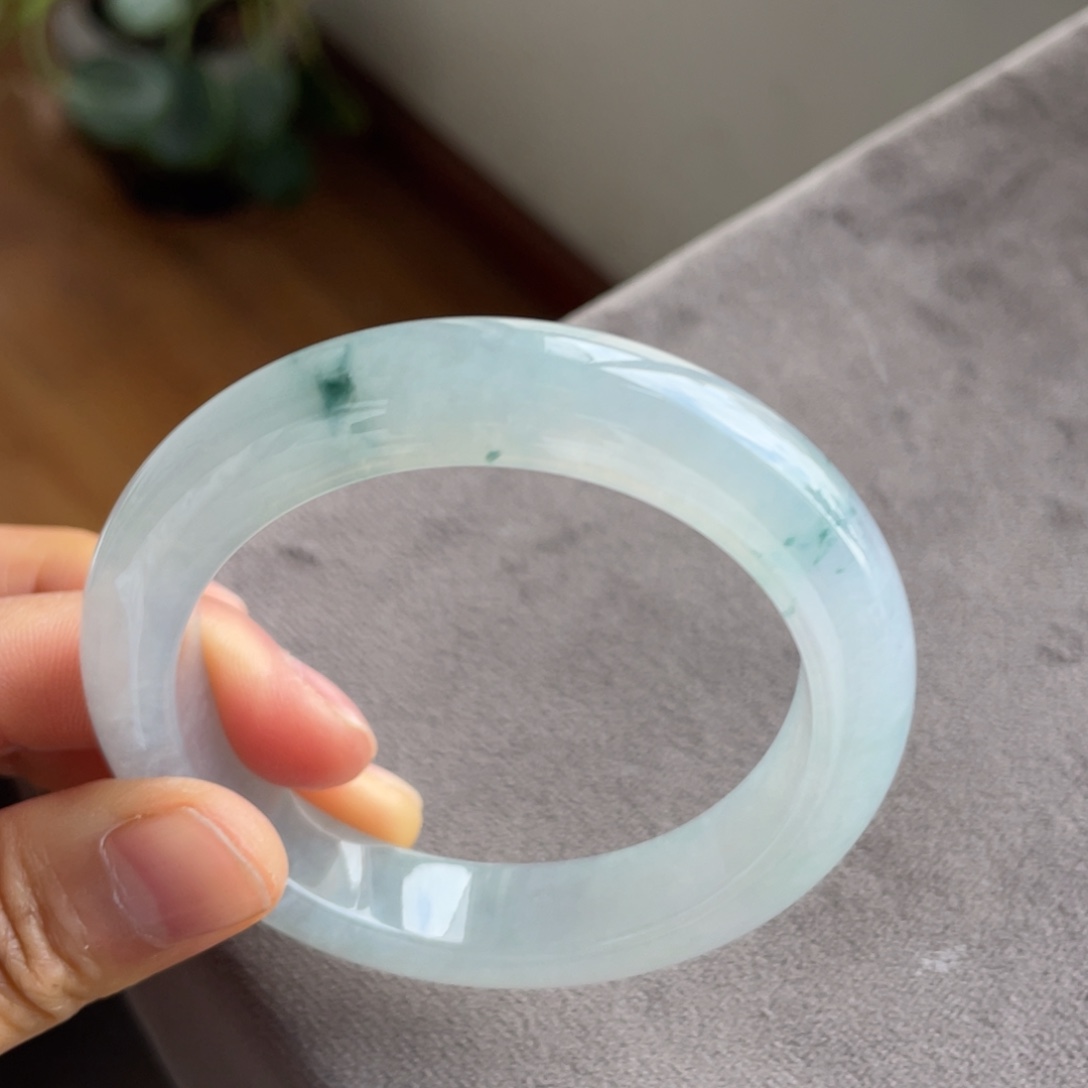 翡翠未镶嵌手镯冰透