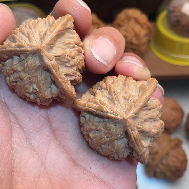 兜****吊坠文玩核桃糖三角