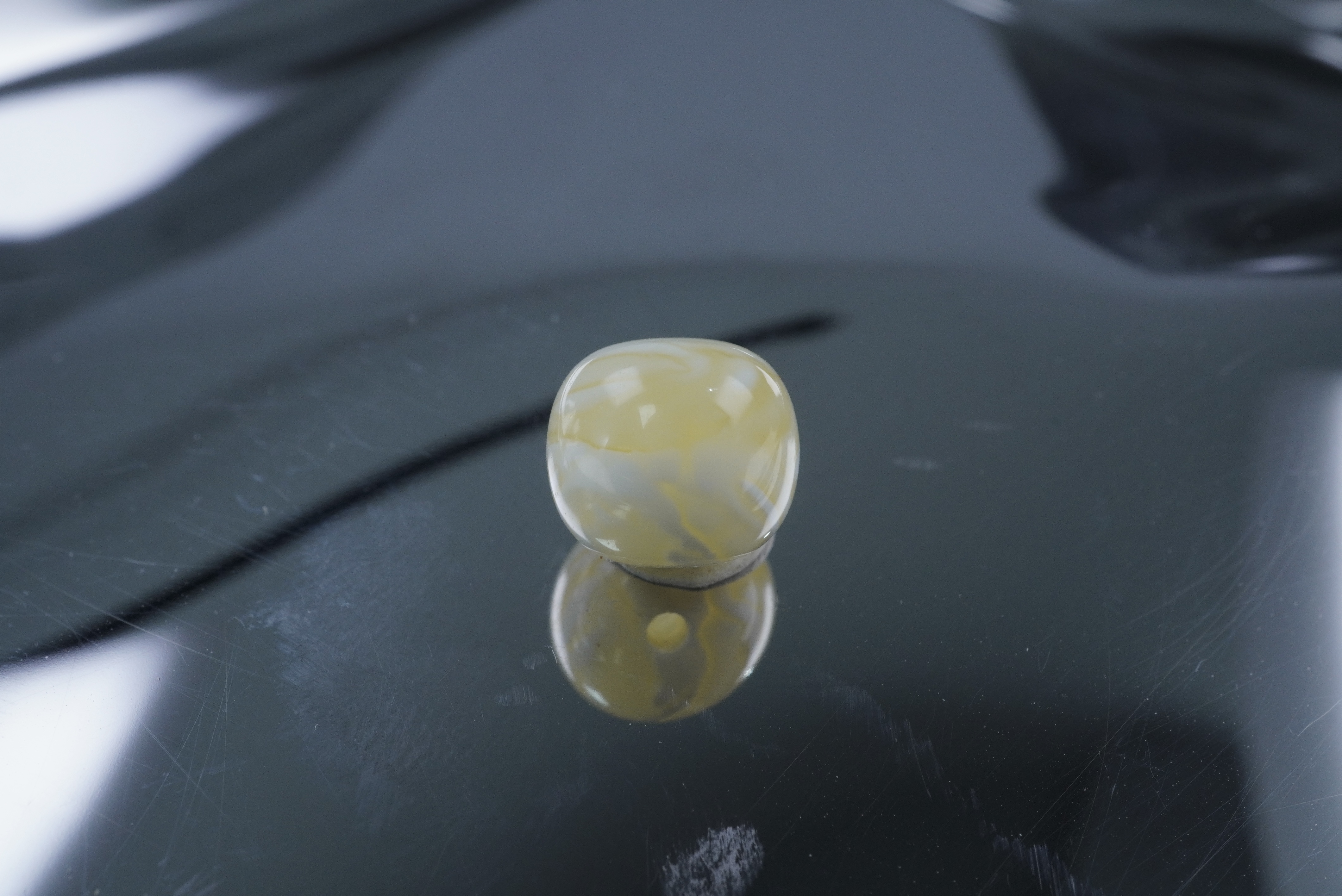 8.6*7.8mm金白溶洞妖花老型单珠天然琥珀蜜蜡文玩配饰