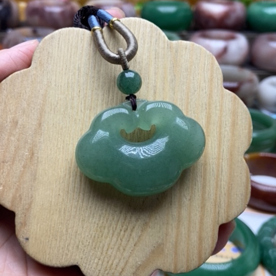 未镶嵌手镯石英质玉