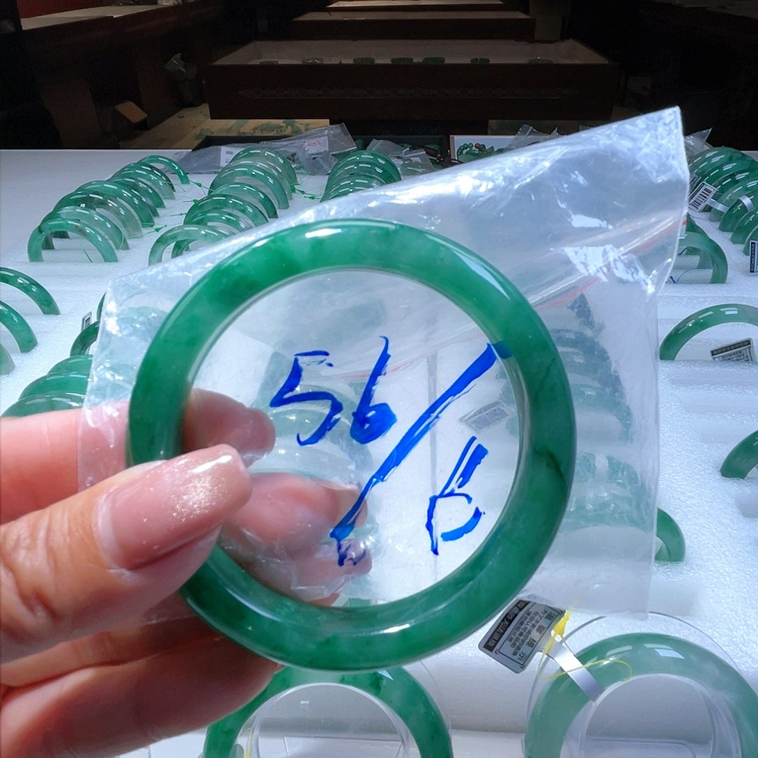 石英质玉颈饰未镶嵌一个