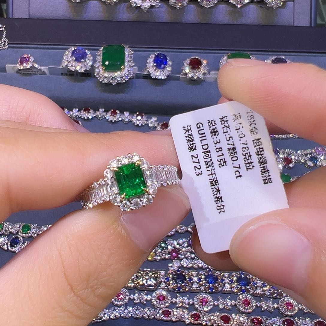 戒指18K金镶嵌祖母绿