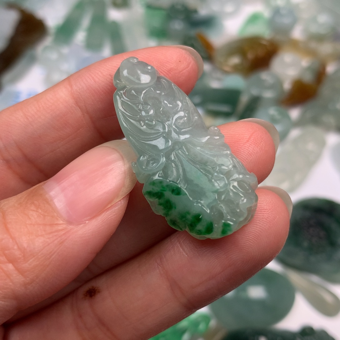 翡翠未镶嵌颈饰翡翠