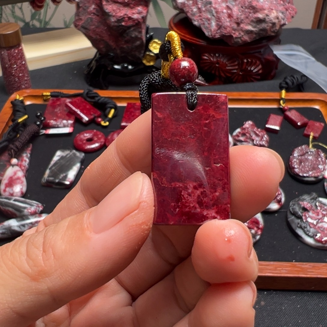 *****天然辰砂天然朱砂原石吊坠