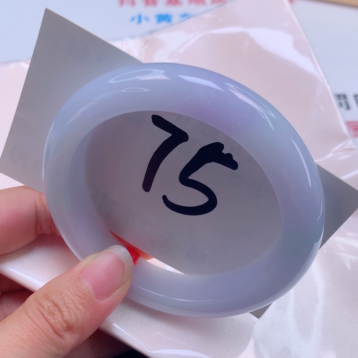 翡翠手镯未镶嵌紫气东来