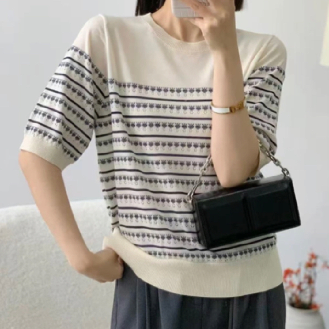 良玉推荐钻石条纹款针织衫
