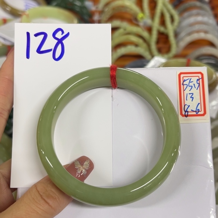 グ***頭和田玉未镶嵌手镯