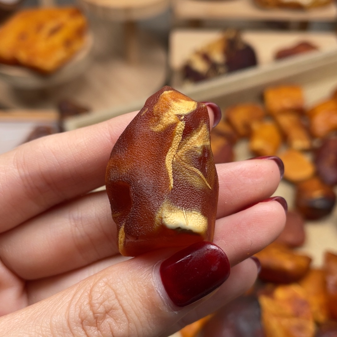 琥珀未镶嵌珠宝奇石