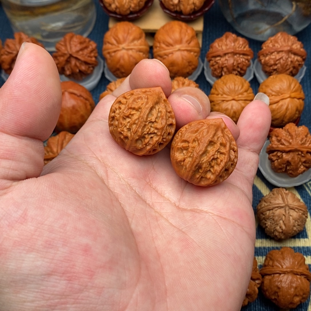 文玩核桃把件蚂蚁八棱