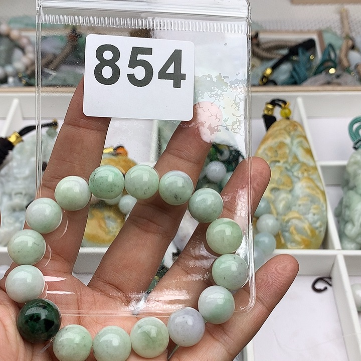 翡翠颈饰未镶嵌用****9翡翠