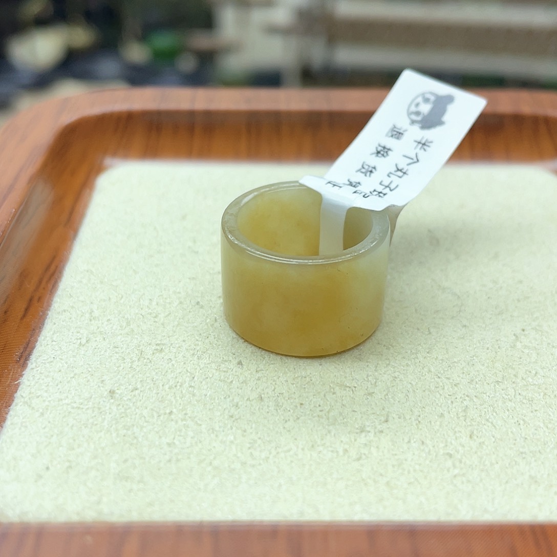 和田玉戒指未镶嵌金糖直切戒圈8号