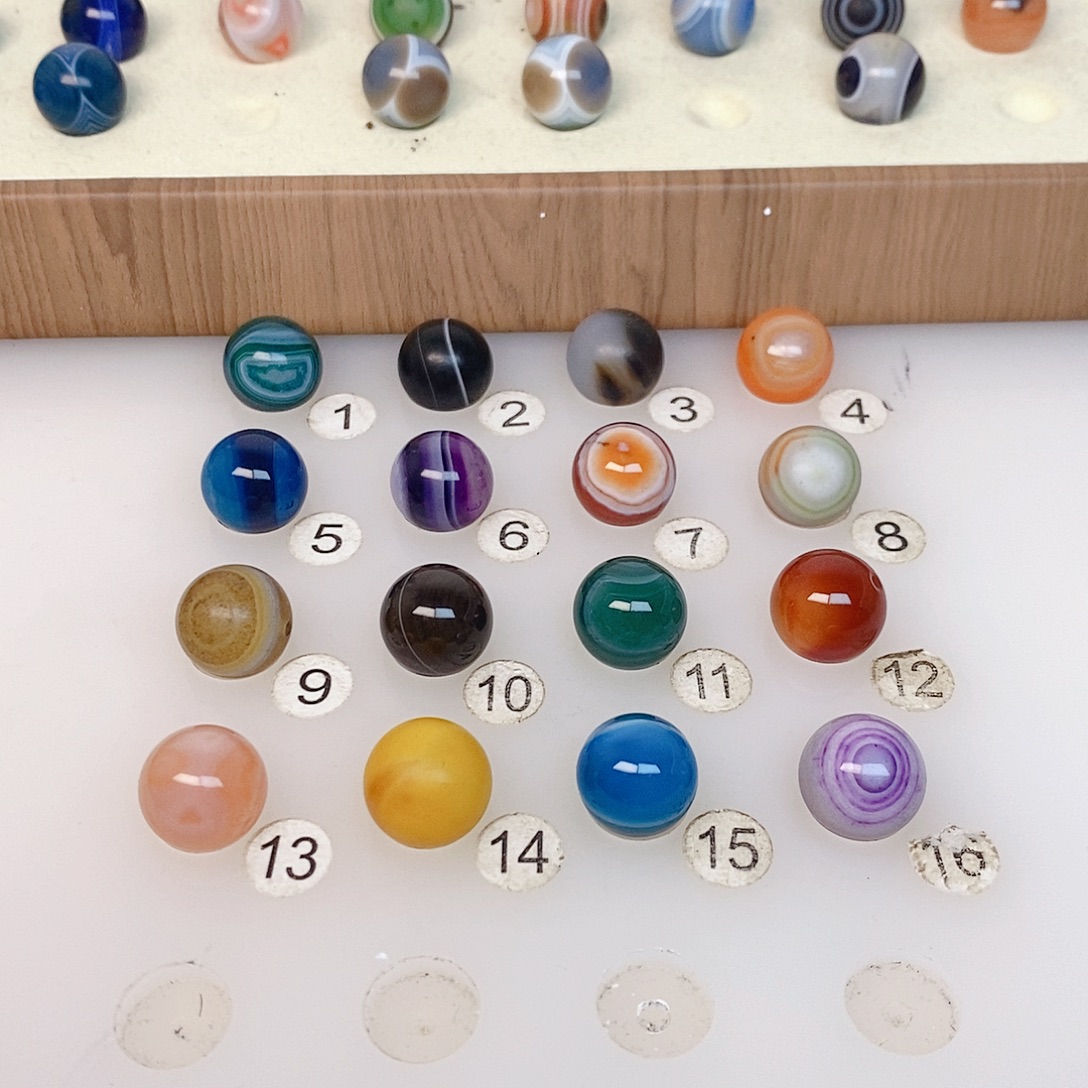 文***玛瑙/玉髓未镶嵌卡14m左右缠丝玛瑙