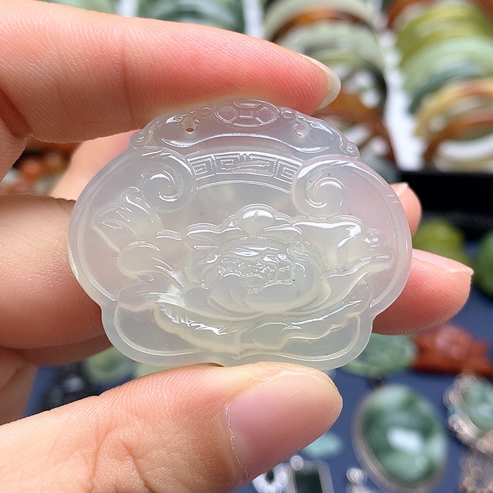 蛇纹石玉挂件未镶嵌